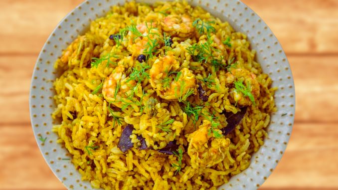 prawn pulao on a wooden table.